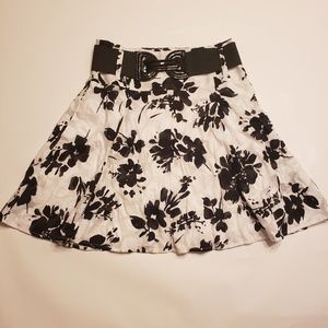 Speak 2 me Floral skirt size 5